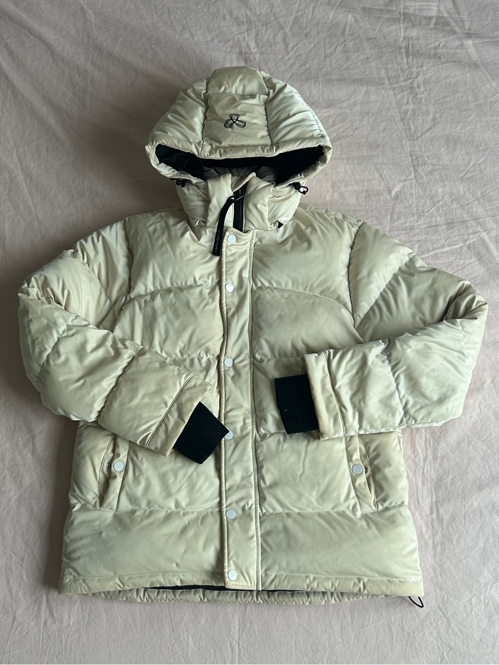 Aritzia Super Puff White Liquid Shine Original